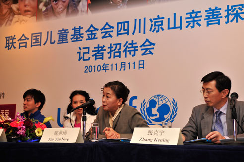 联合国儿童基金会驻华代表魏英瑛博士（Dr. Yin Yin Nwe）介绍与中国政府在中西部贫困地区合作开展的妇幼保健项目。