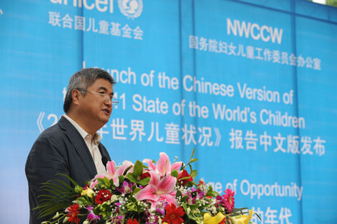 中国青少年研究中心副主任孙云晓先生介绍对中国青少年现状研究的主要发现。