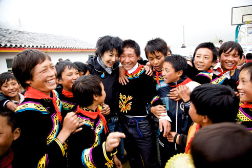 2011年5月中旬，在四川省凉山彝族自治州金阳县，联合国儿童基金会中国大使张曼玉探望了民政部与联合国儿童基金会合作开展的“中国儿童福利示范项目”在项目村设立的首个“儿童之家”活动中心。
