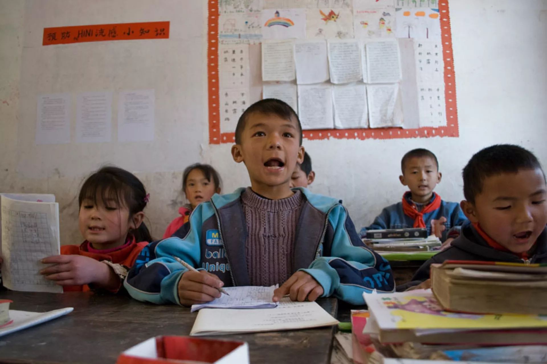 云南省永平县是国家级贫困县，在这里，孩子们面临着和城里孩子不一样的教育条件。