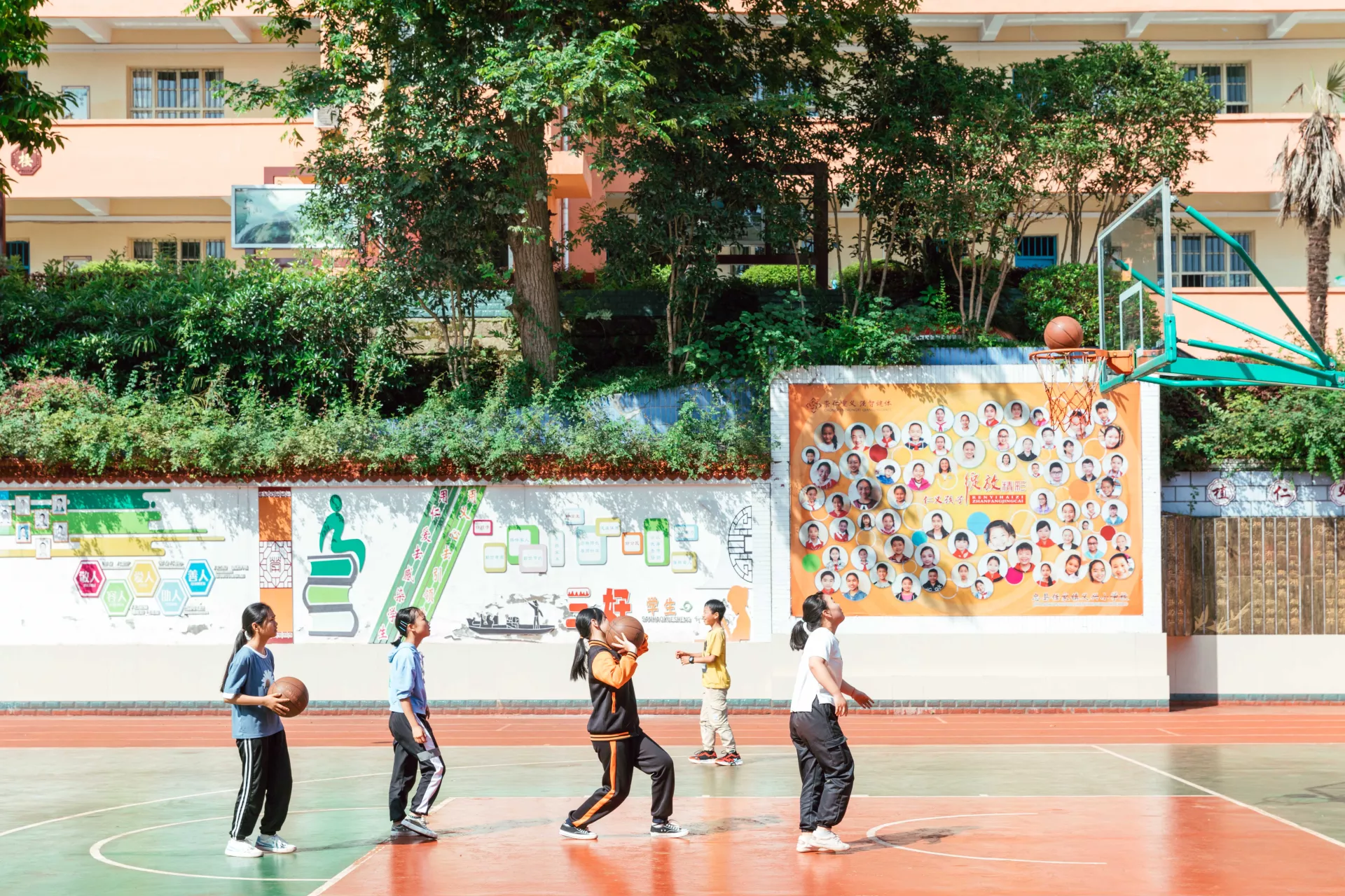 2020年6月3日，重庆忠县任家镇义兴学校的学生在上体育课。