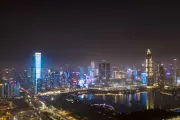2022年11月20日，在深圳市，华润大厦及深圳湾区楼群以灯光秀庆祝山景儿童日。
