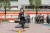 2020年11月，在贵州省盘州市一所小学的体育课上，一名女孩在进行障碍跑训练。