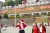 2021年3月24日，在云南省普洱市思茅三中，一名残障女孩与同学一起打篮球。