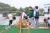 在夜郎村幼儿园，孩子们在操场上玩耍。
