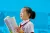 2017年9月，在广西三江一所小学的语文课上，一名学生朗读课文。