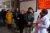 2015年1月14日，在四川省凉山彝族自治州昭觉县妇幼保健院，副院长罗学（右一）向联合国儿童基金会驻东亚及太平洋地区主任丹尼尔·图尔（Daniel Toole）（右二）一行介绍保健院的情况。