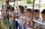 六至八岁儿童在学校练习洗手