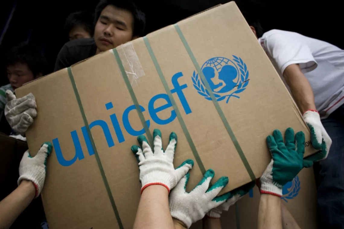 在地震发生后不久，联合国儿童基金会的首批86吨医疗物资抵达四川。