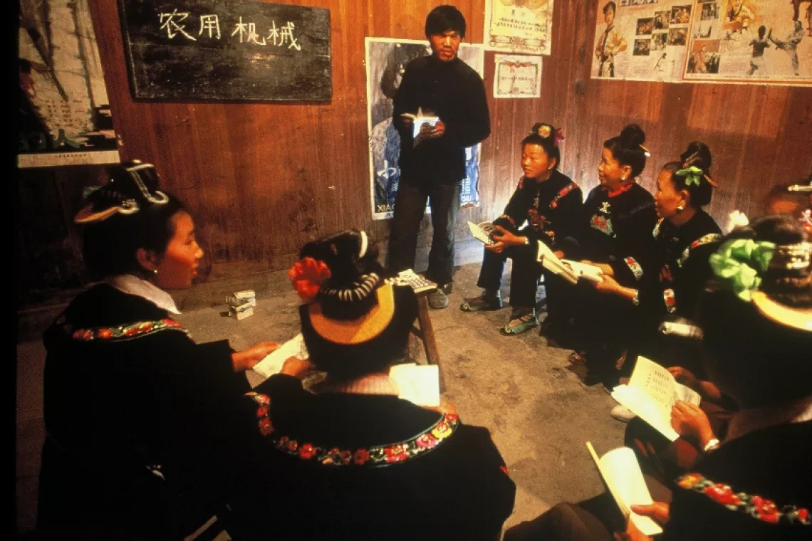 In the late 1980s, UNICEF and the All-China Women's Federation launched a campaign in 7 provinces to enrol ethnic minority girls in school.