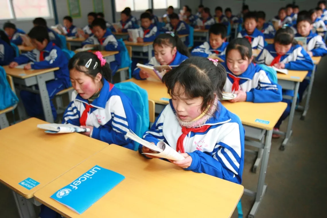 Mar. 2009, Students study in Caoyang Primary School of Xihe County.