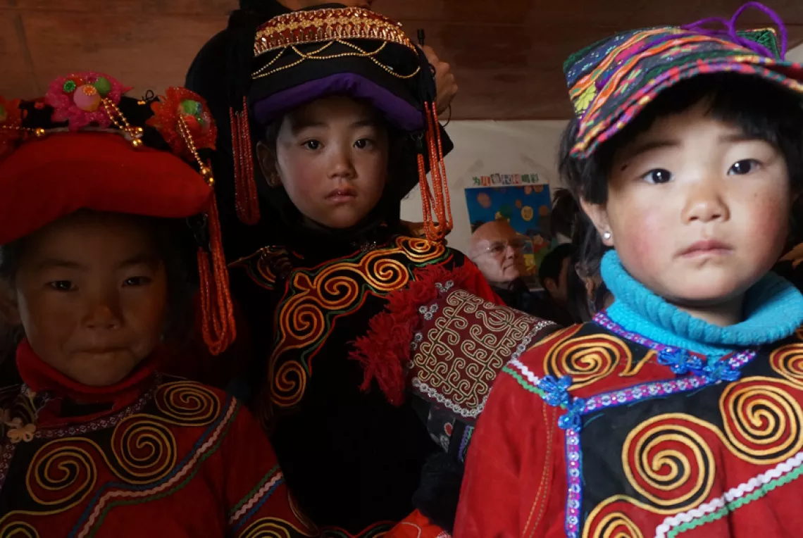 2015年1月15日，三名彝族女孩在四川省凉山彝族自治州昭觉县木渣洛村的儿童之家。