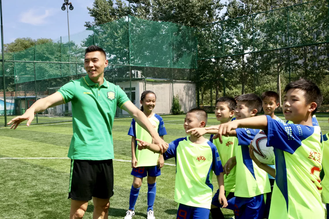 于大宝在分享自己的足球经历时，说自己从小的梦想就是能成为职业球员，在中国最顶级的比赛踢球，成为国家队的球员。