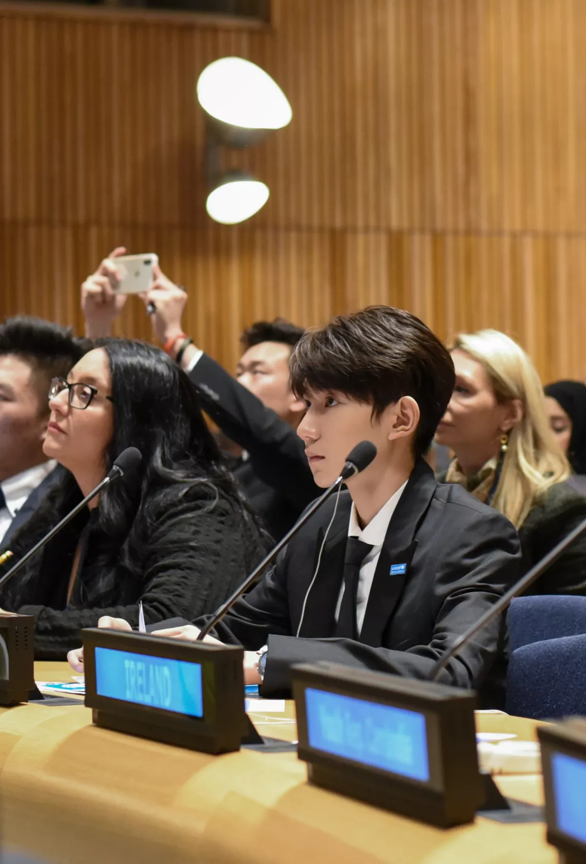 2018年1月30日，联合国儿童基金会青年教育使者王源参加在纽约召开的第七届经济及社会理事会青年论坛。