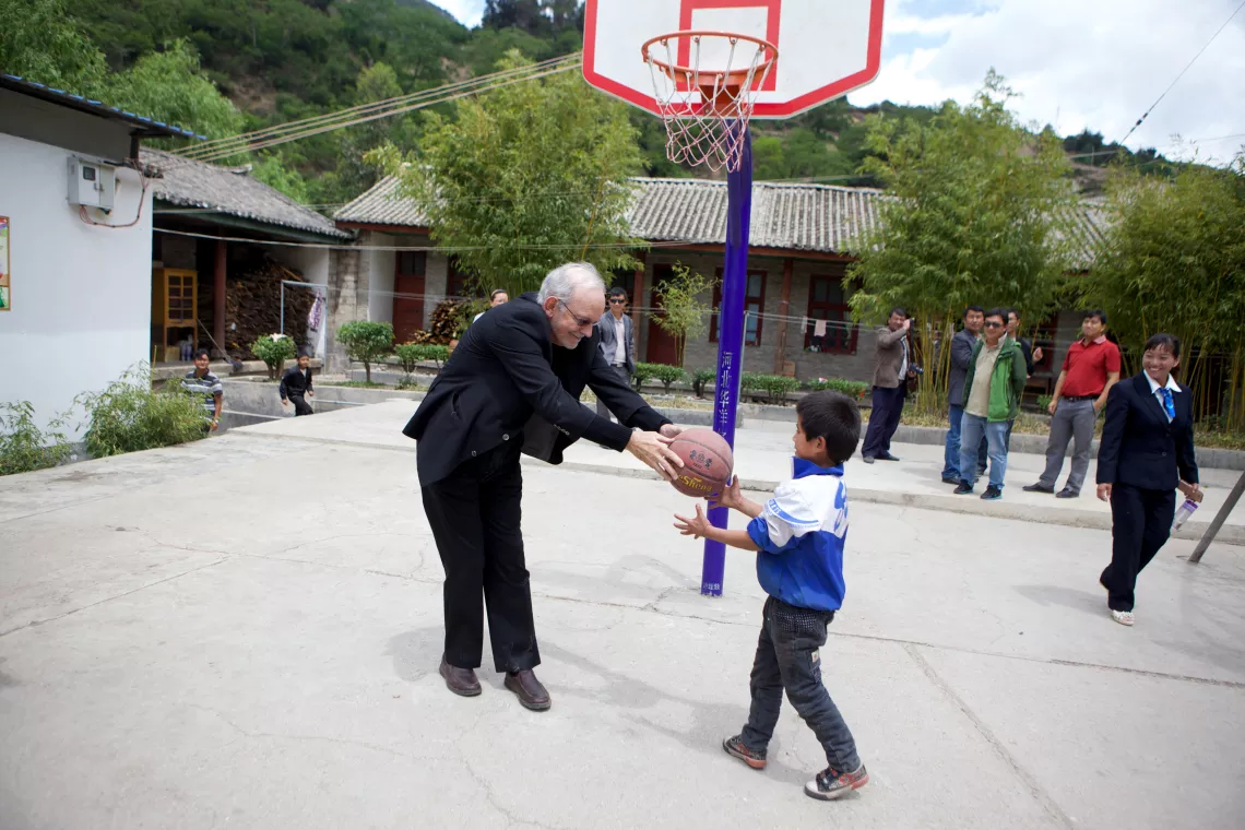 Mr. Lake plays basketball with a student in Mixin primary School. 