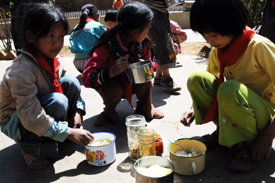 Students have lunch at Shubo Primary School.