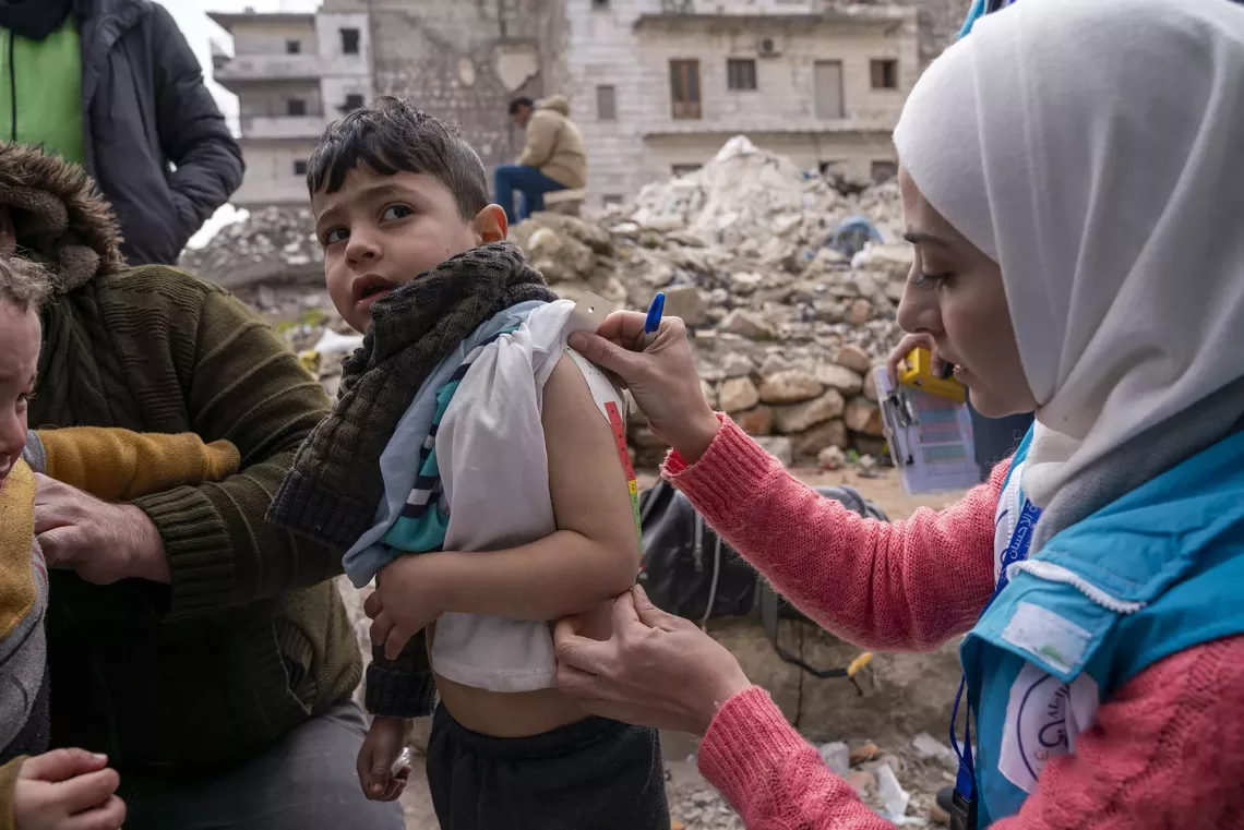 On 10 February 2023, Hiba, a UNICEF-supported mobile health team leader, screens children under five for malnutrition in the Alsalheen neighbourhood of Aleppo city, north Syria, as part of UNICEF’s emergency response after the earthquake that hit Türkiye and Syria.