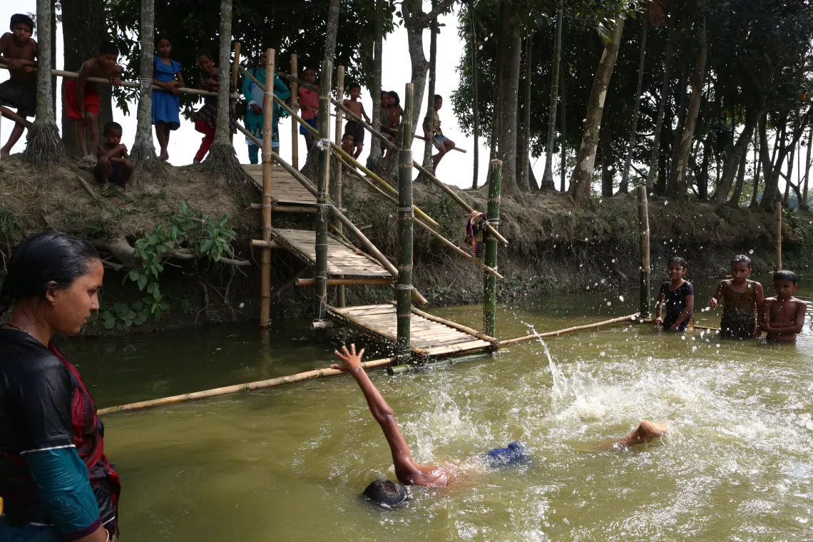 Community swimming instructor, Sufiya Akter (21) leads a swimming lesson which is a part of the UNICEF-supported Swim Safe programme in Bangladesh.