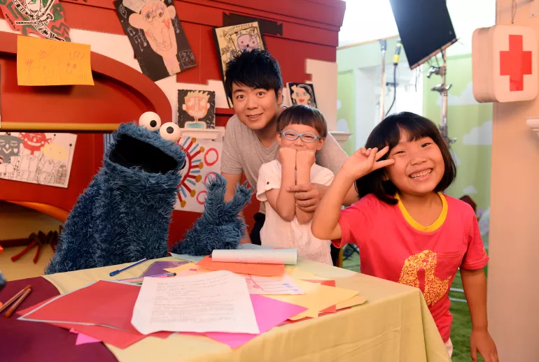 To promote the message that quality ECD services must be made available to all children, Lang Lang took part in the shooting of a UNICEF-Sesame Workshop public service announcement with Cookie Monster and two children at the kindergarten.
