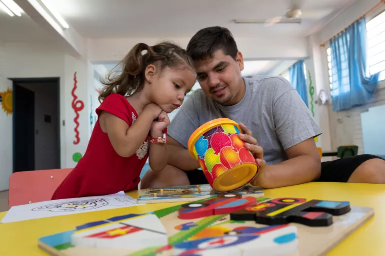 Xiomara (pronounced: see-oh-ma-ra), age 3, draws pictures with her father, David Fretes Paniagua, 27, at a UNICEF-supported Early Childhood Development (ECD) centre in Mercado No. 4, Asunción, Paraguay on 30 January 2019.