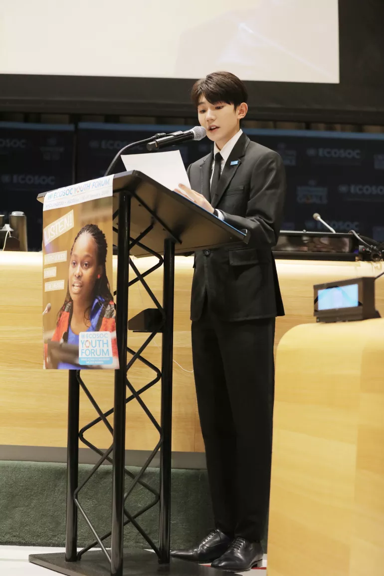 2018年1月30日，联合国儿童基金会青年教育使者王源参加在纽约召开的第七届经济及社会理事会青年论坛。